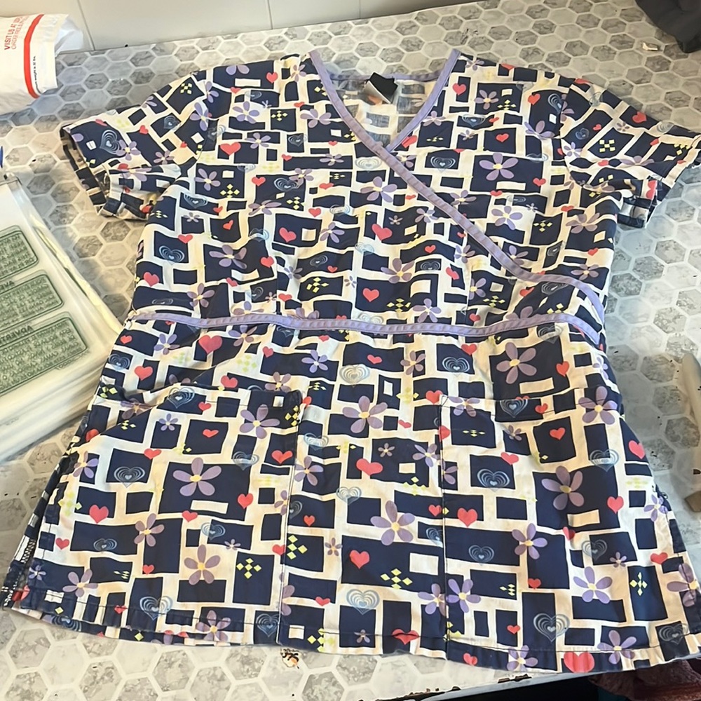 Cherokee XS Purple Flower Heart Short Sleeve V Neck Uniform Scrub Top